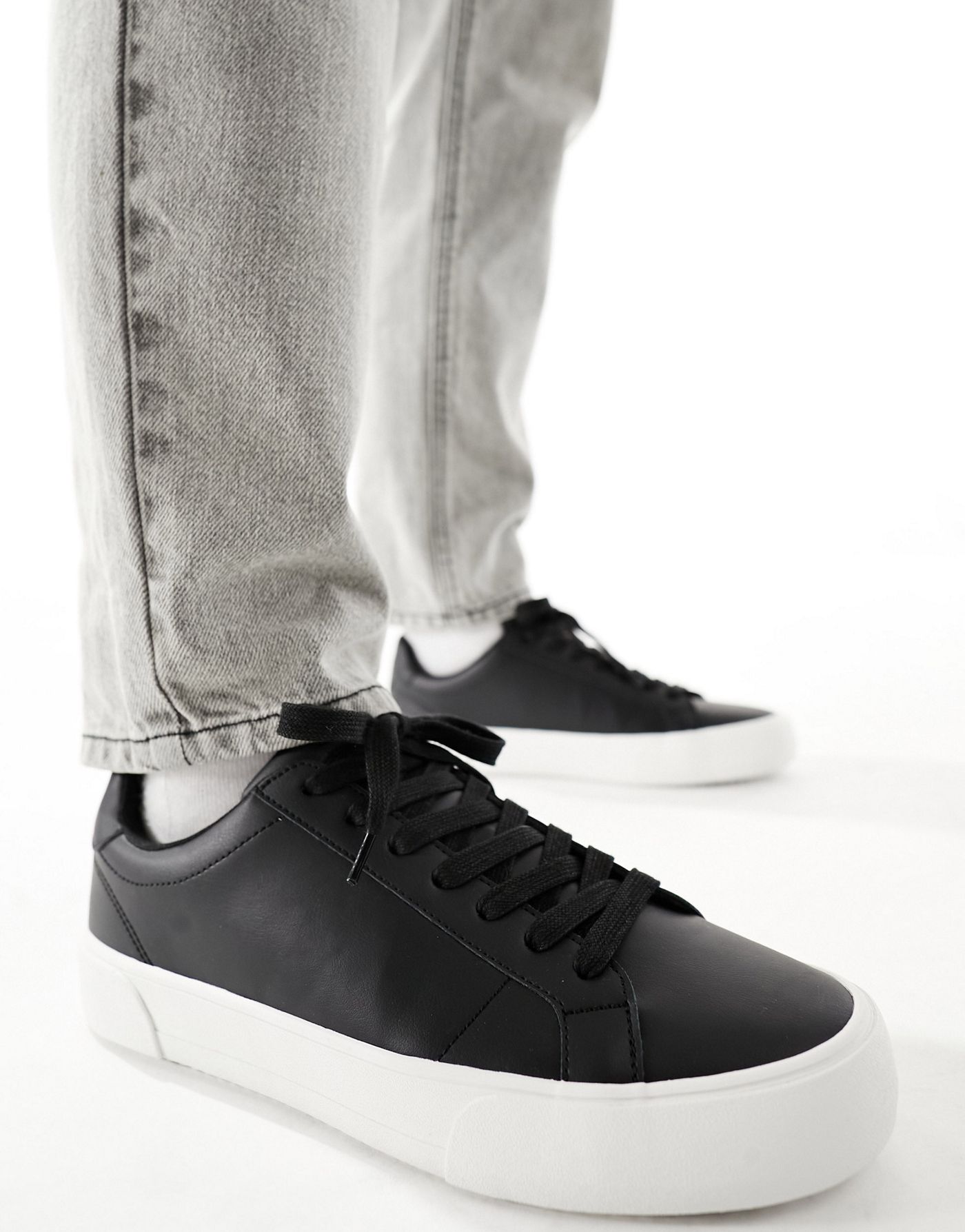 Pull&Bear lace up trainer in black with white sole