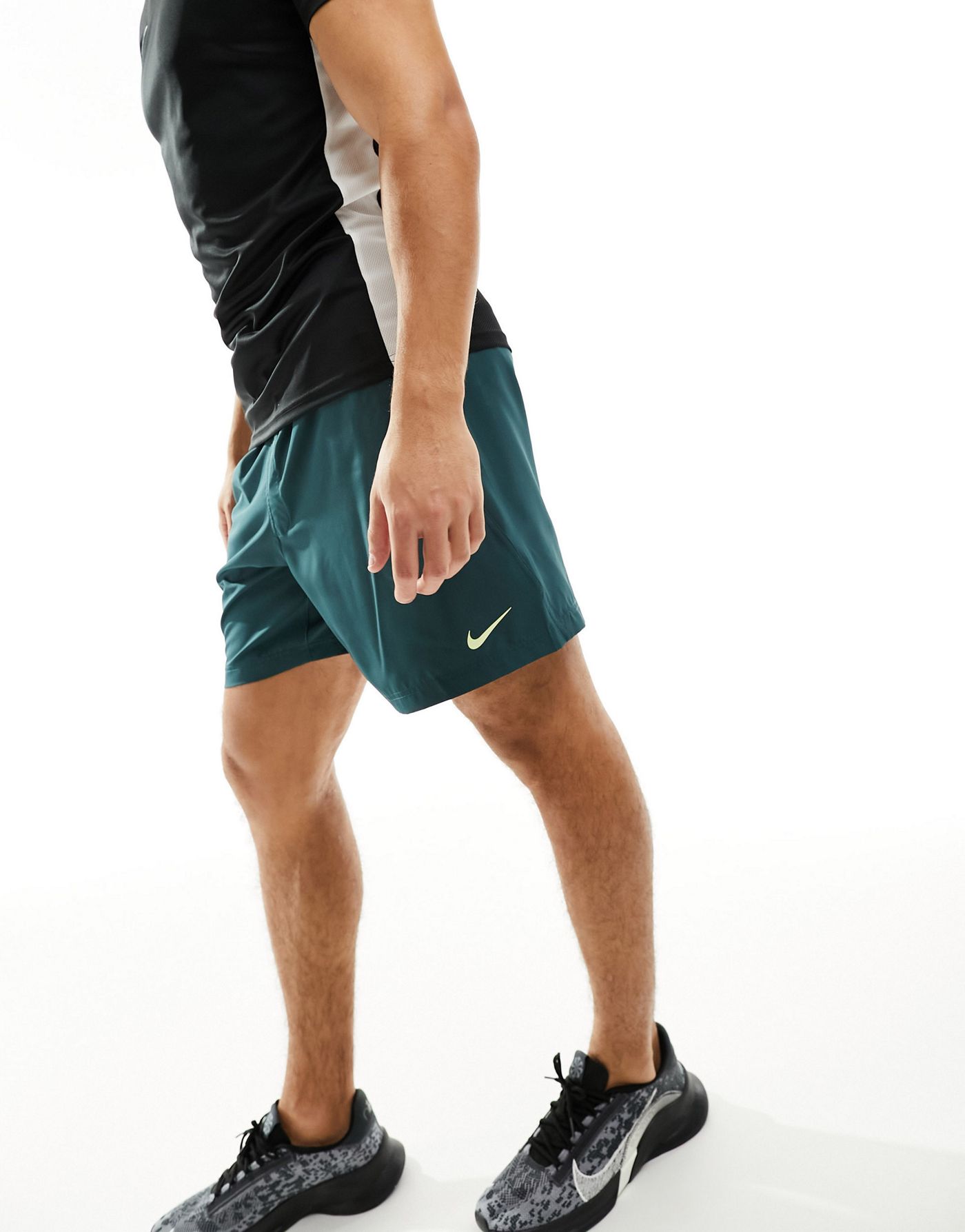 Nike Training Dri-FIT form 7in short in deep green 