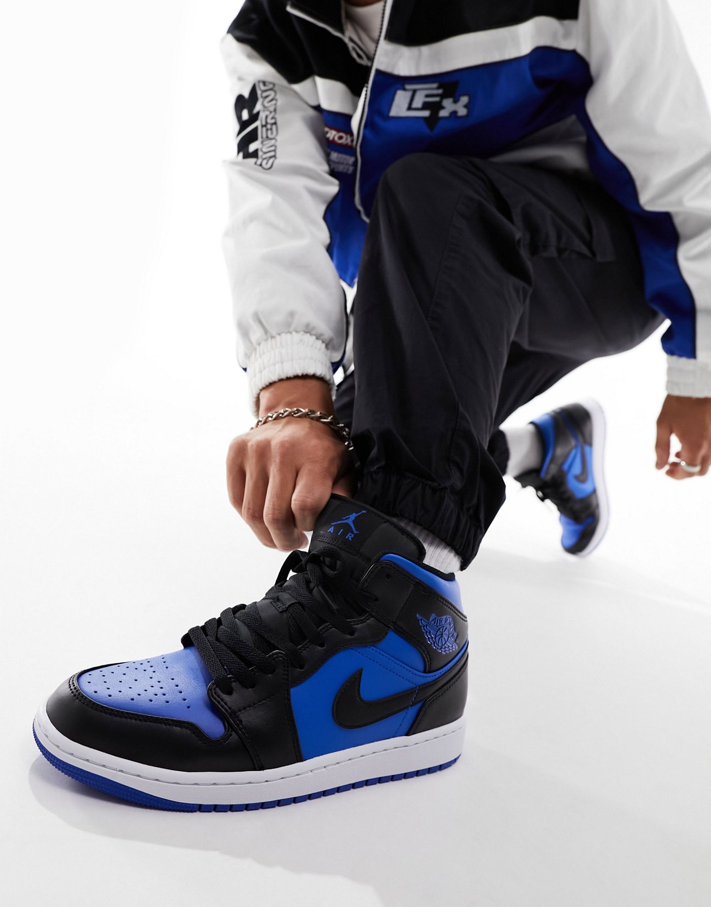 Air Jordan 1 Mid trainers in royal blue and black 
