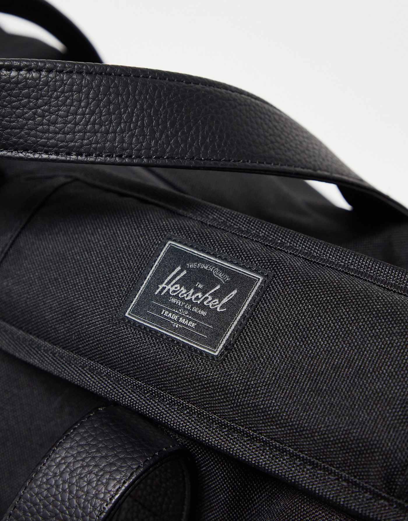 Herschel Supply Co Herschel novel duffle in black