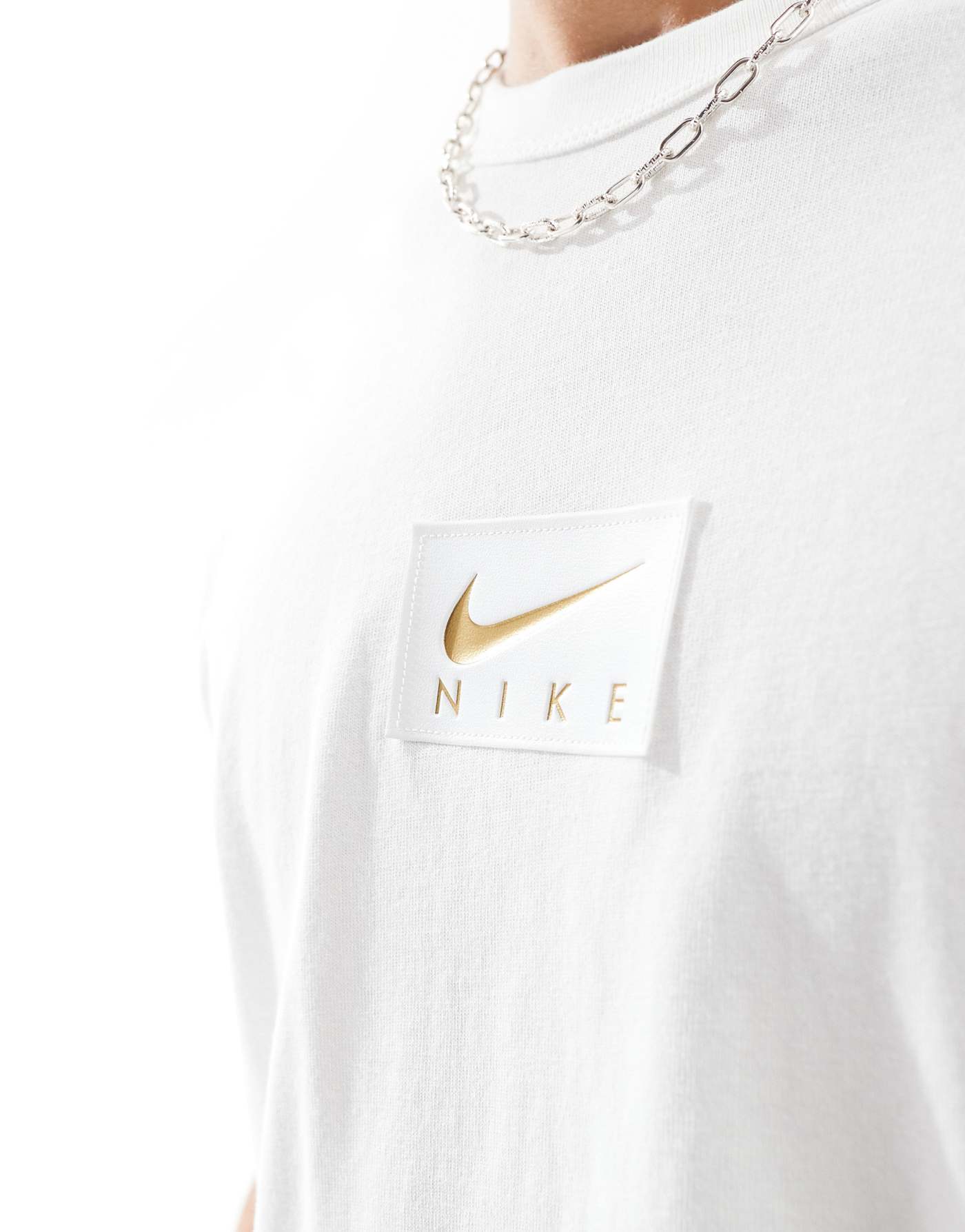 Nike centre patch logo t-shirt in white