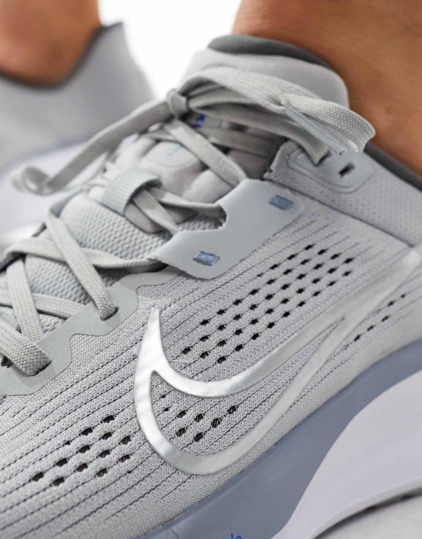 Nike Running Quest 6 trainers in grey and white