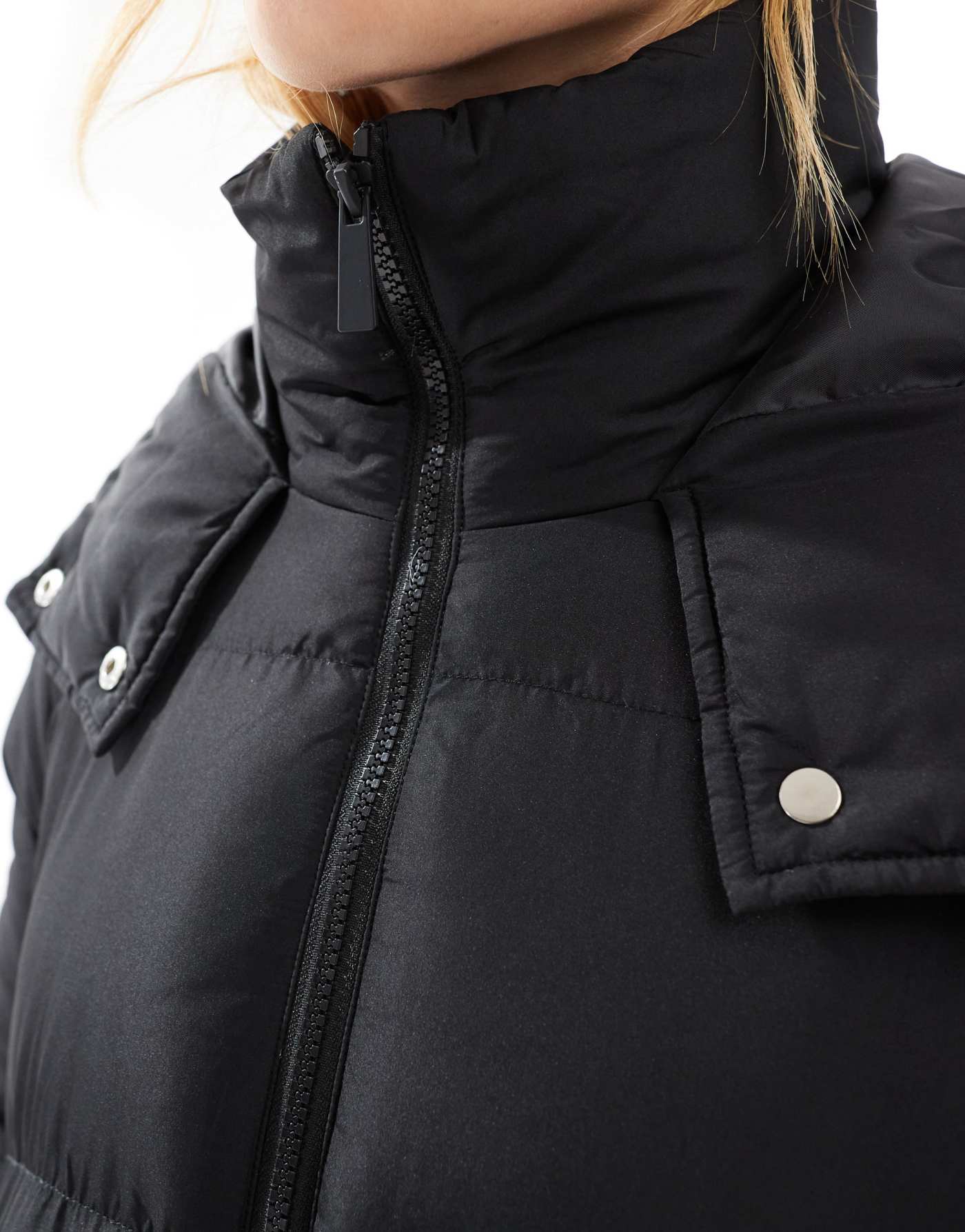 Threaded puffer coat with detachable hood in black