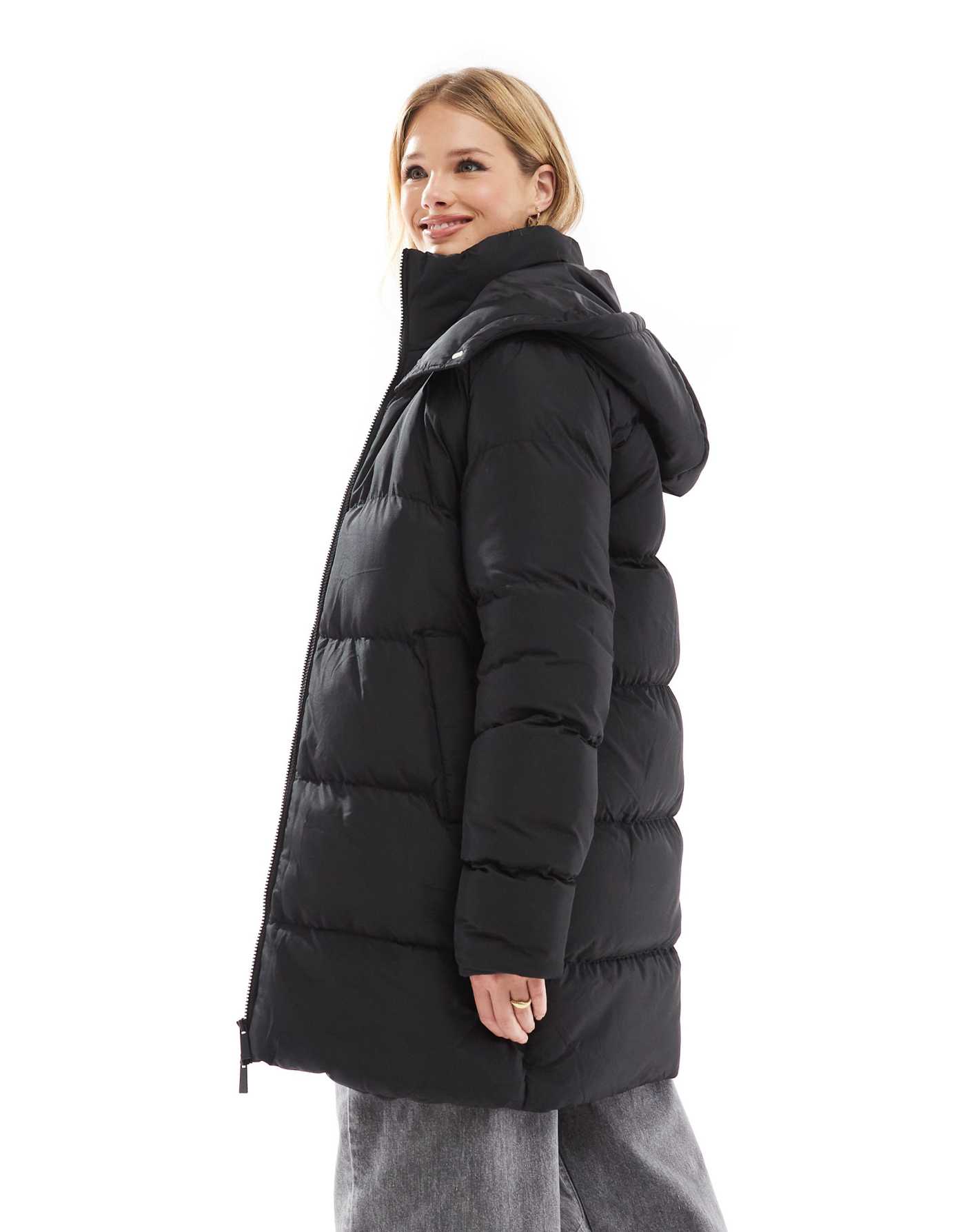 Threaded puffer coat with detachable hood in black