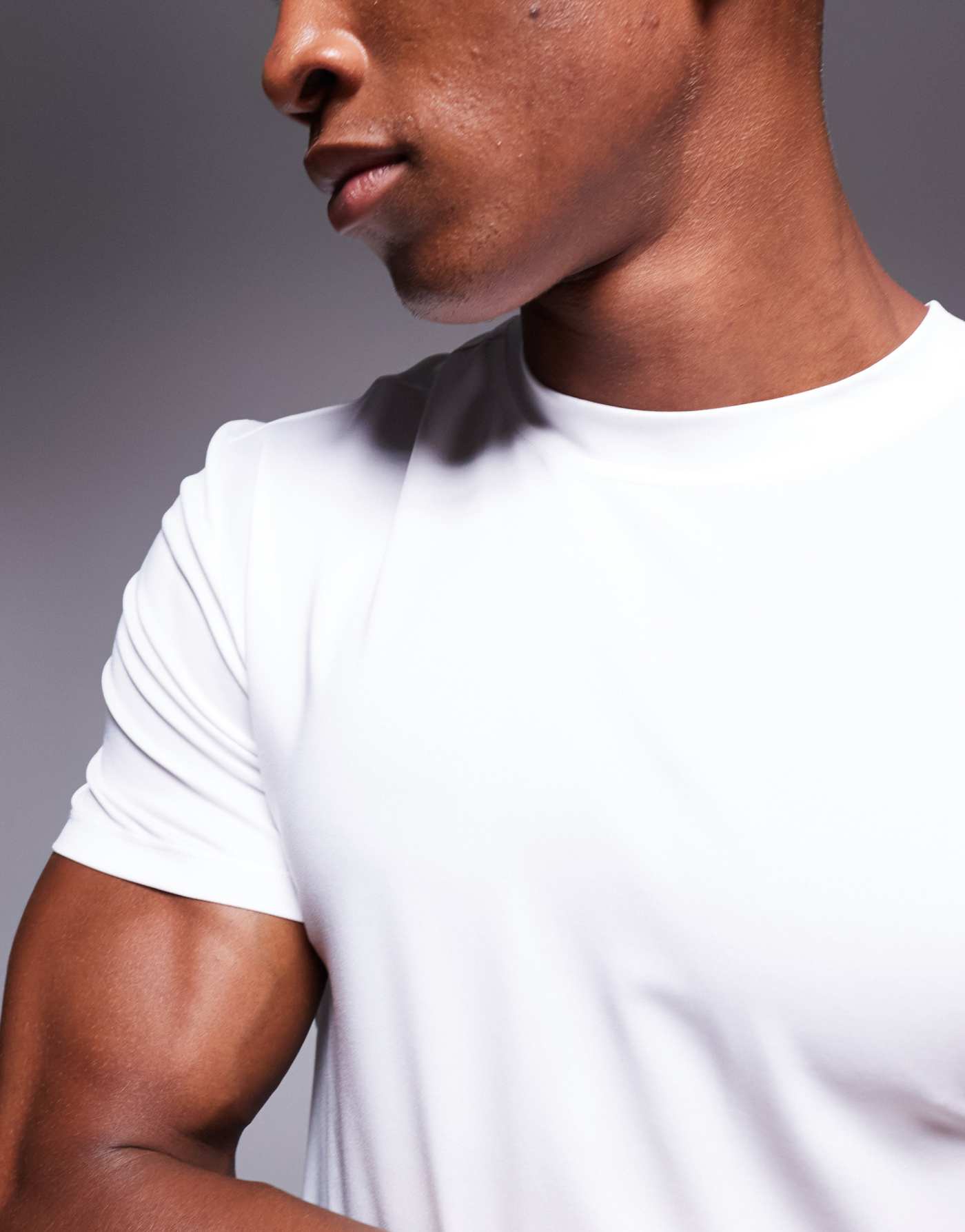 ASOS 4505 Icon muscle fit training t-shirt with quick dry in white