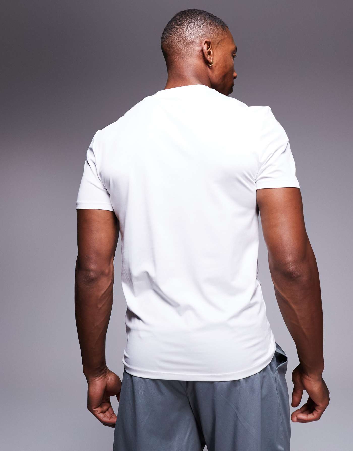 ASOS 4505 Icon muscle fit training t-shirt with quick dry in white