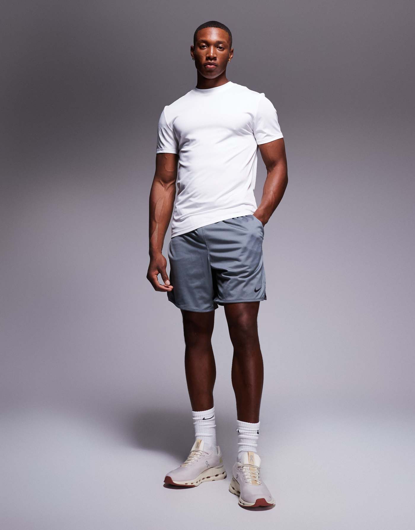 ASOS 4505 Icon muscle fit training t-shirt with quick dry in white