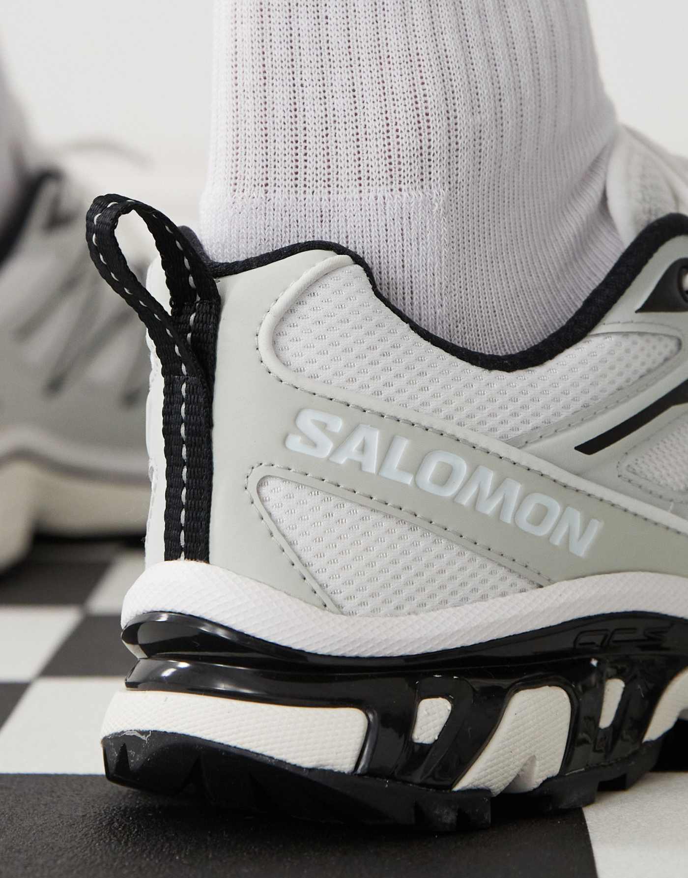 Salomon XT-6 Expanse trainers in white and black