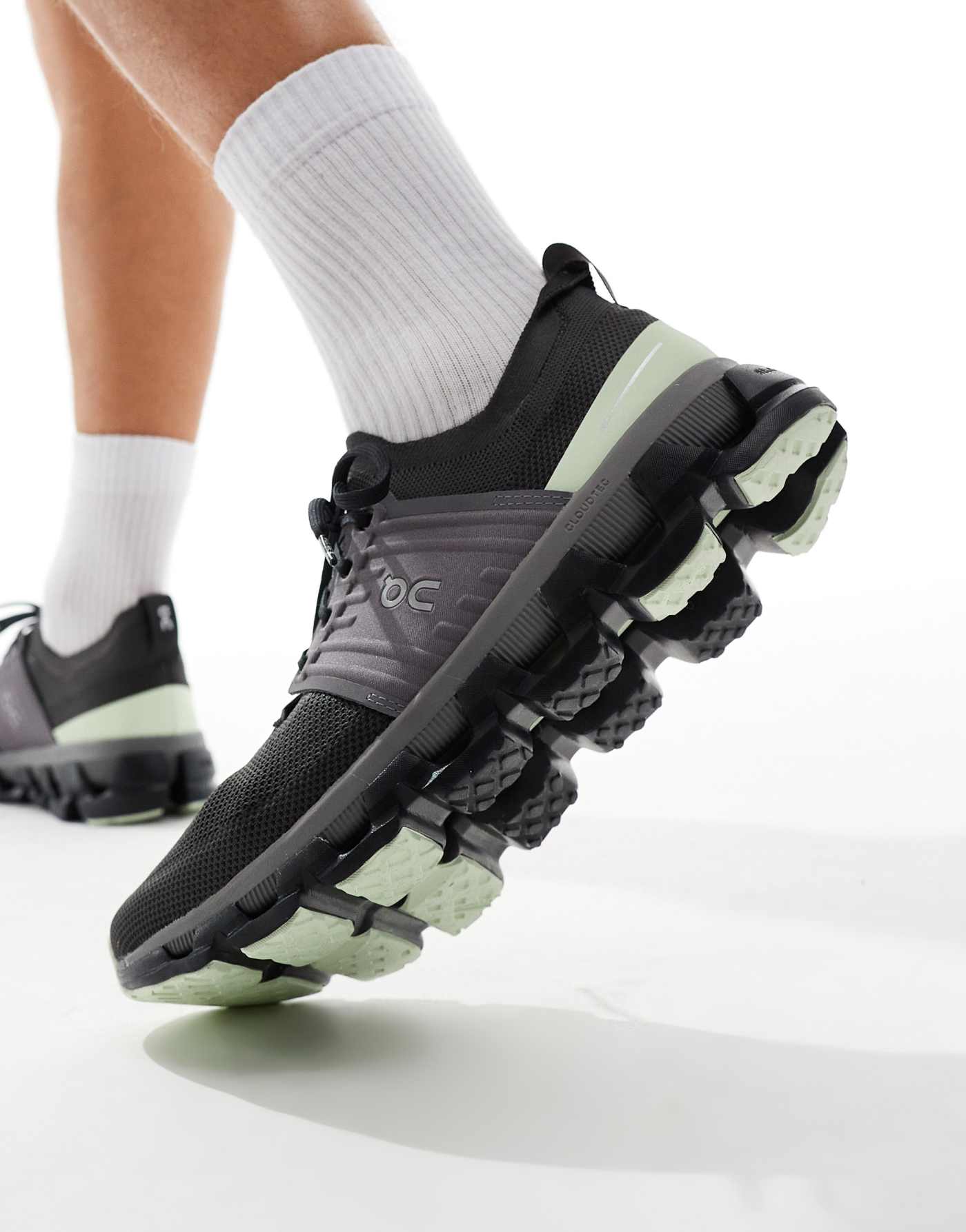 ON Cloudswift 3 running trainers in black and lime green