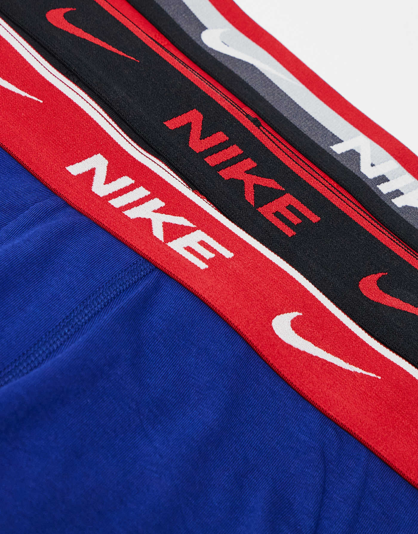 Nike Everyday Cotton Stretch 3 pack trunk in red/blue/black