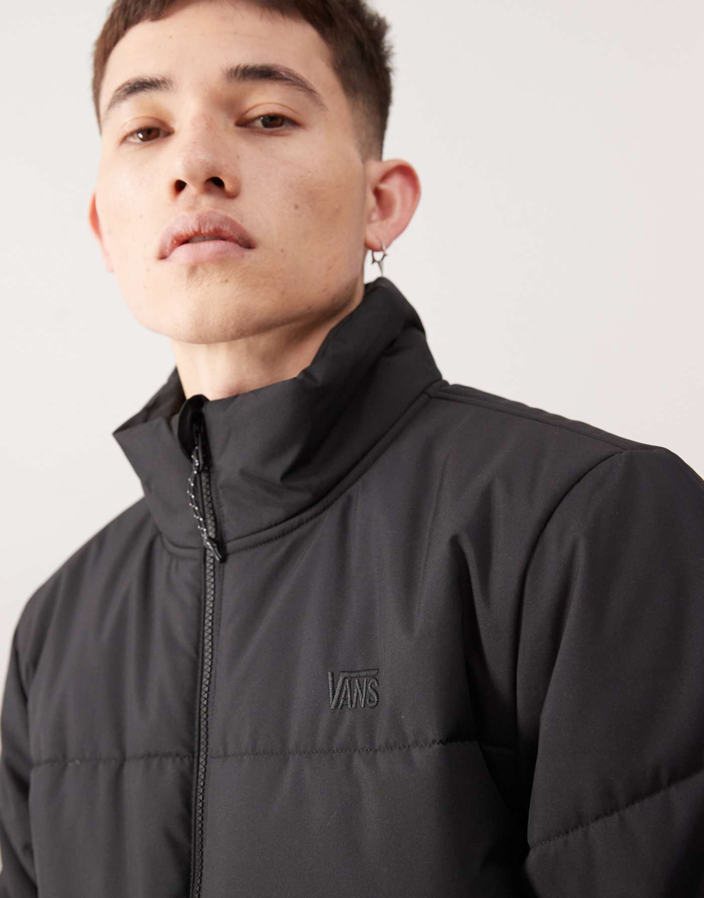 Vans Mte no hood norris puffer jacket in black