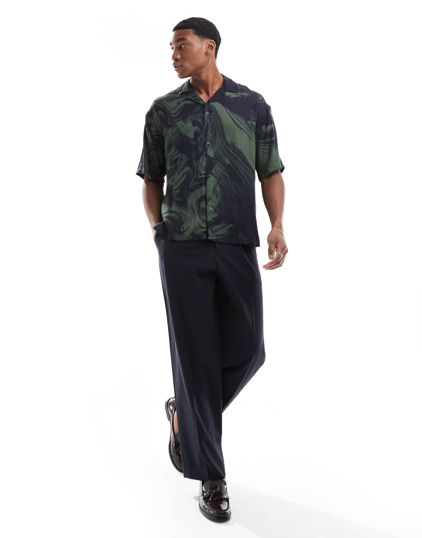 Viggo relaxed shirt in dark green swirl print