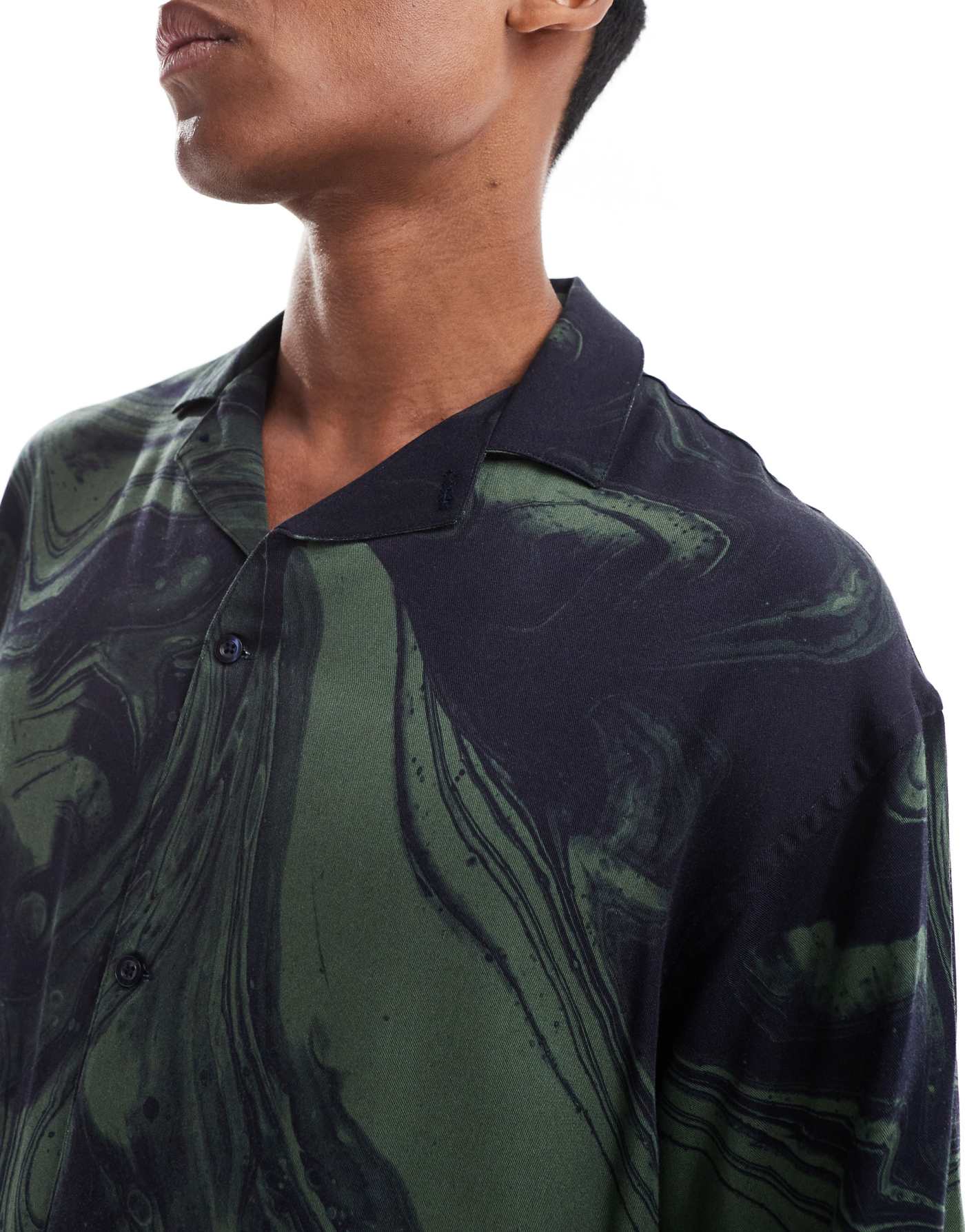 Viggo relaxed shirt in dark green swirl print