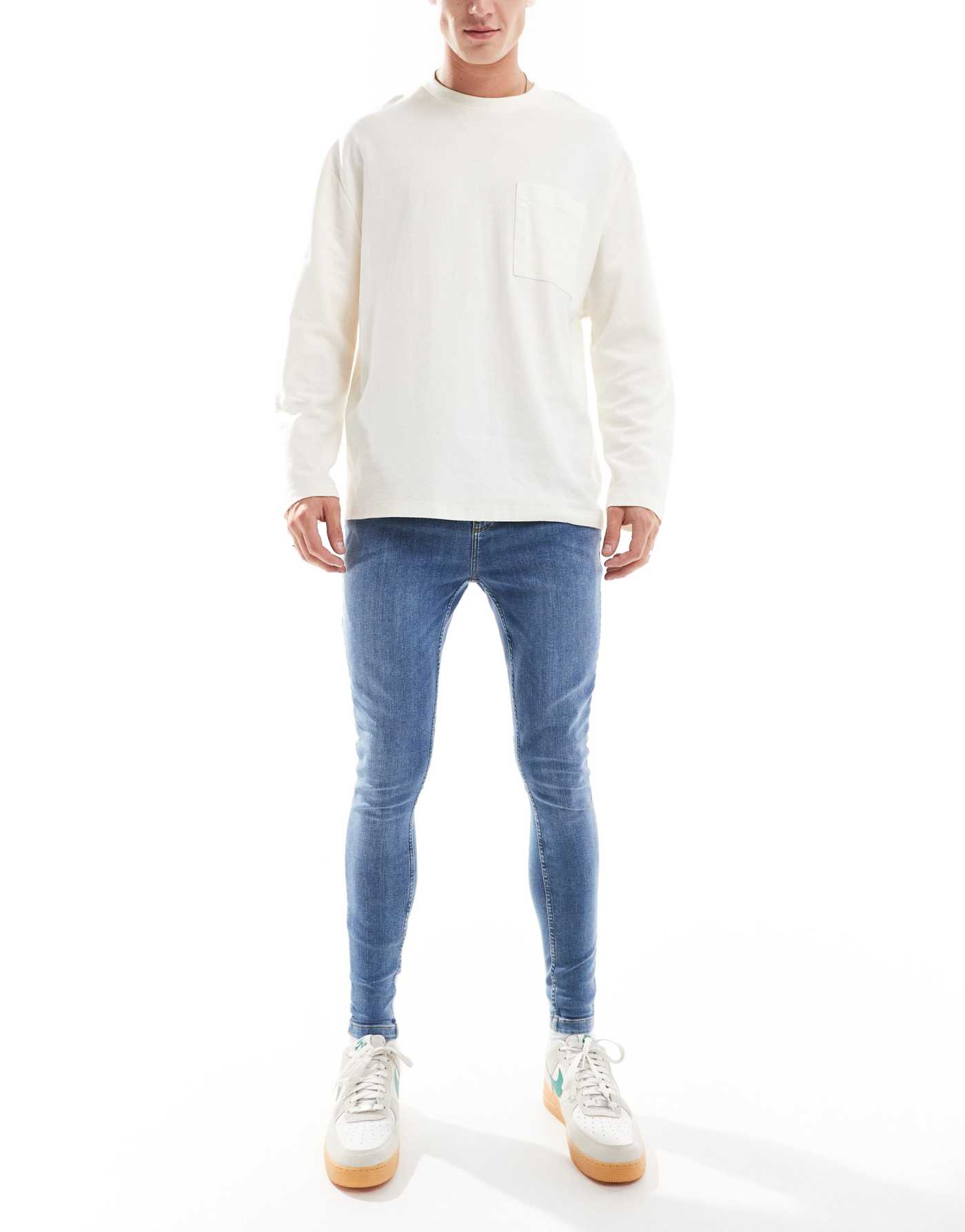 Hera Mens spray on jean in mid blue