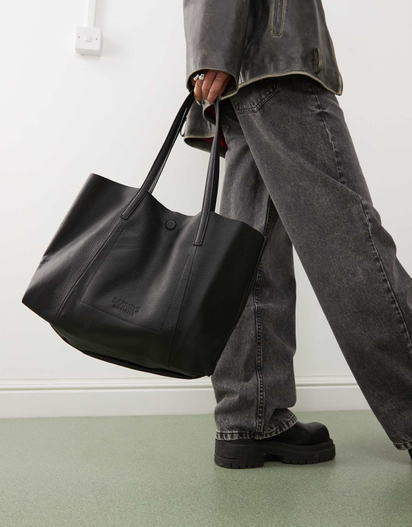 Barneys Originals leather tote bag in black