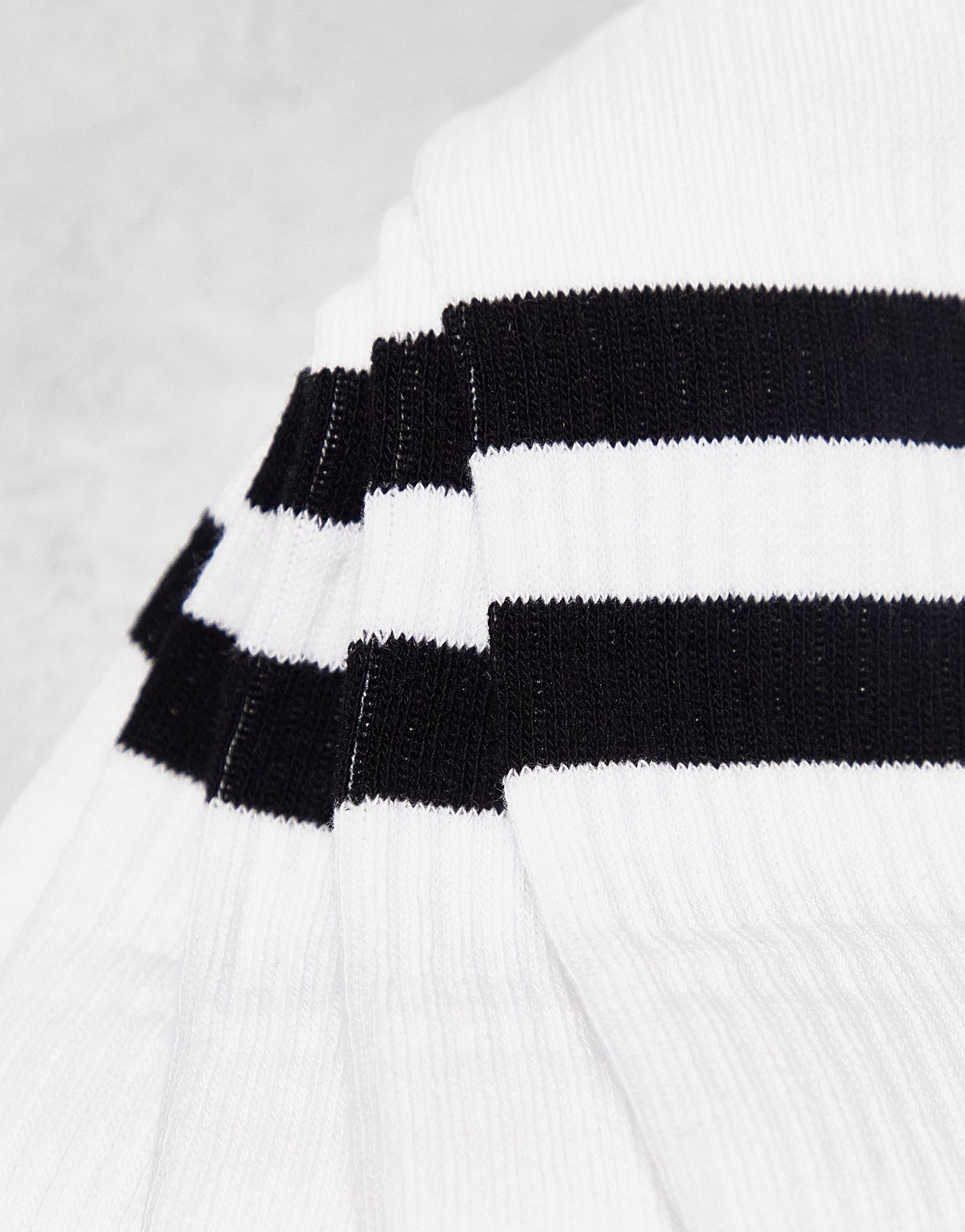 ASOS DESIGN 5 pack sport socks in white with black stripe