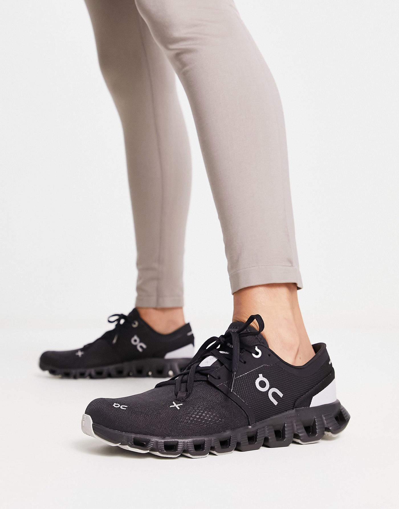 ON Cloud X 3 trainers in black