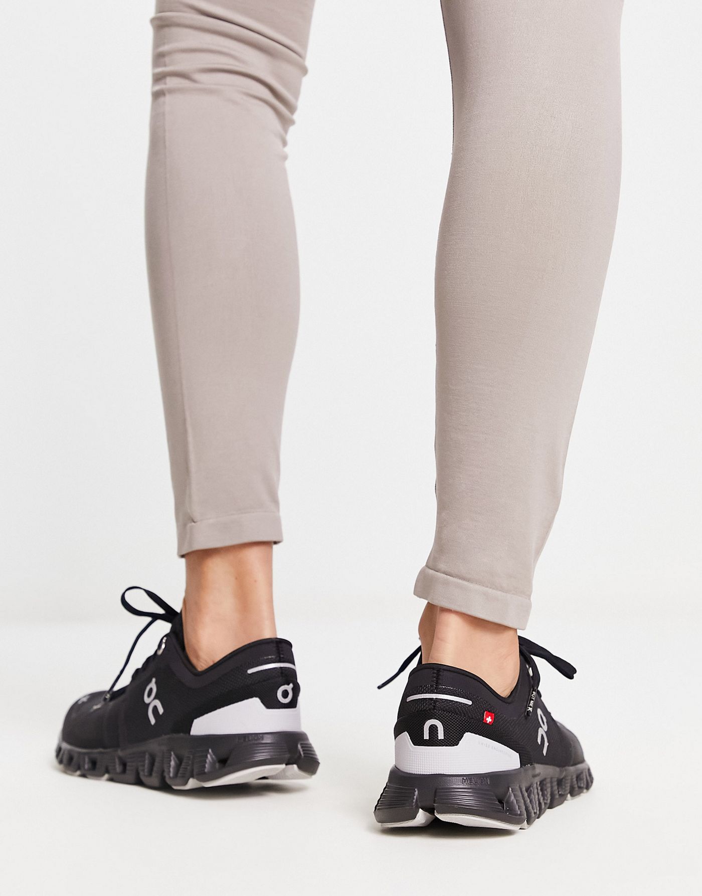 ON Cloud X 3 trainers in black