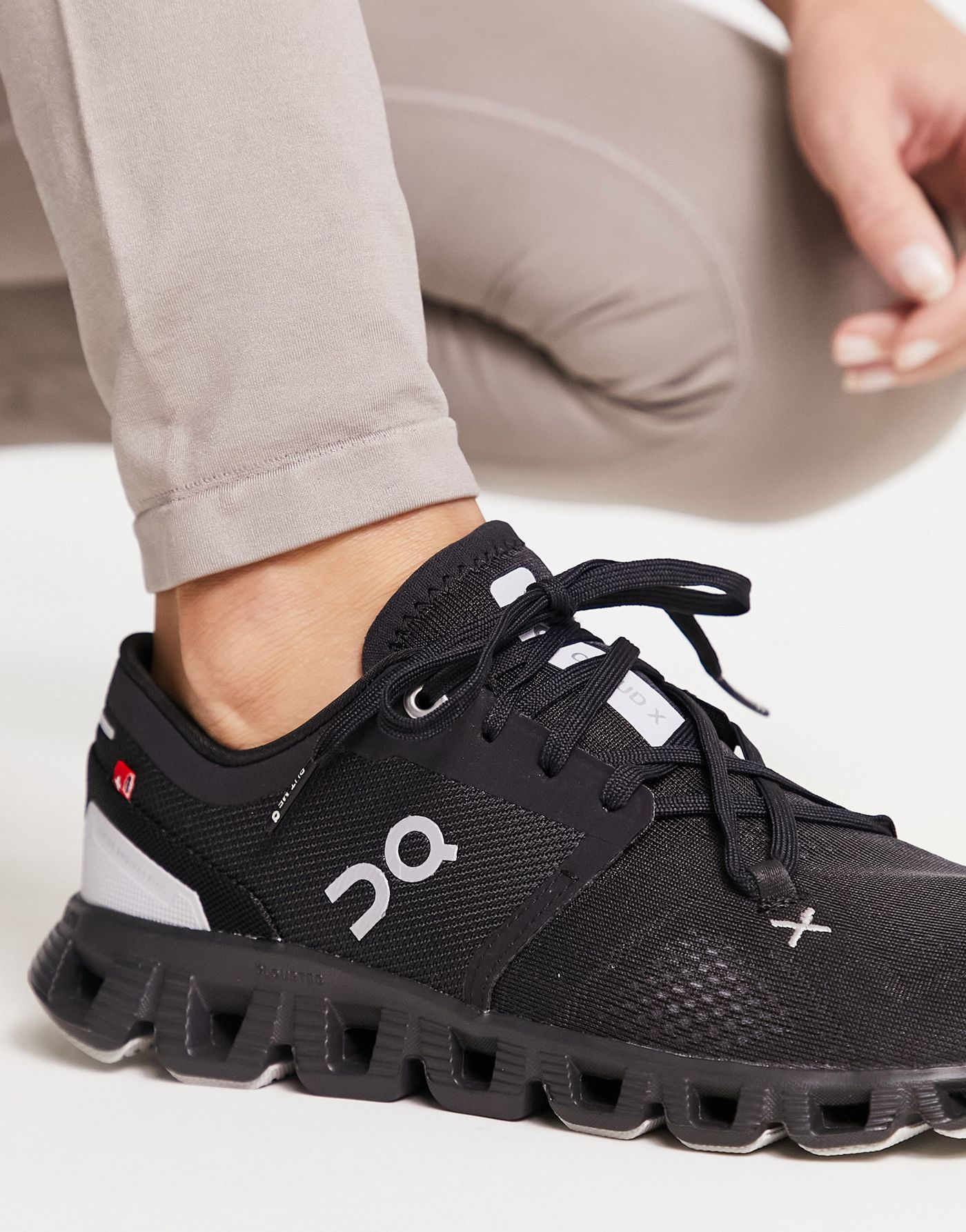 ON Cloud X 3 trainers in black