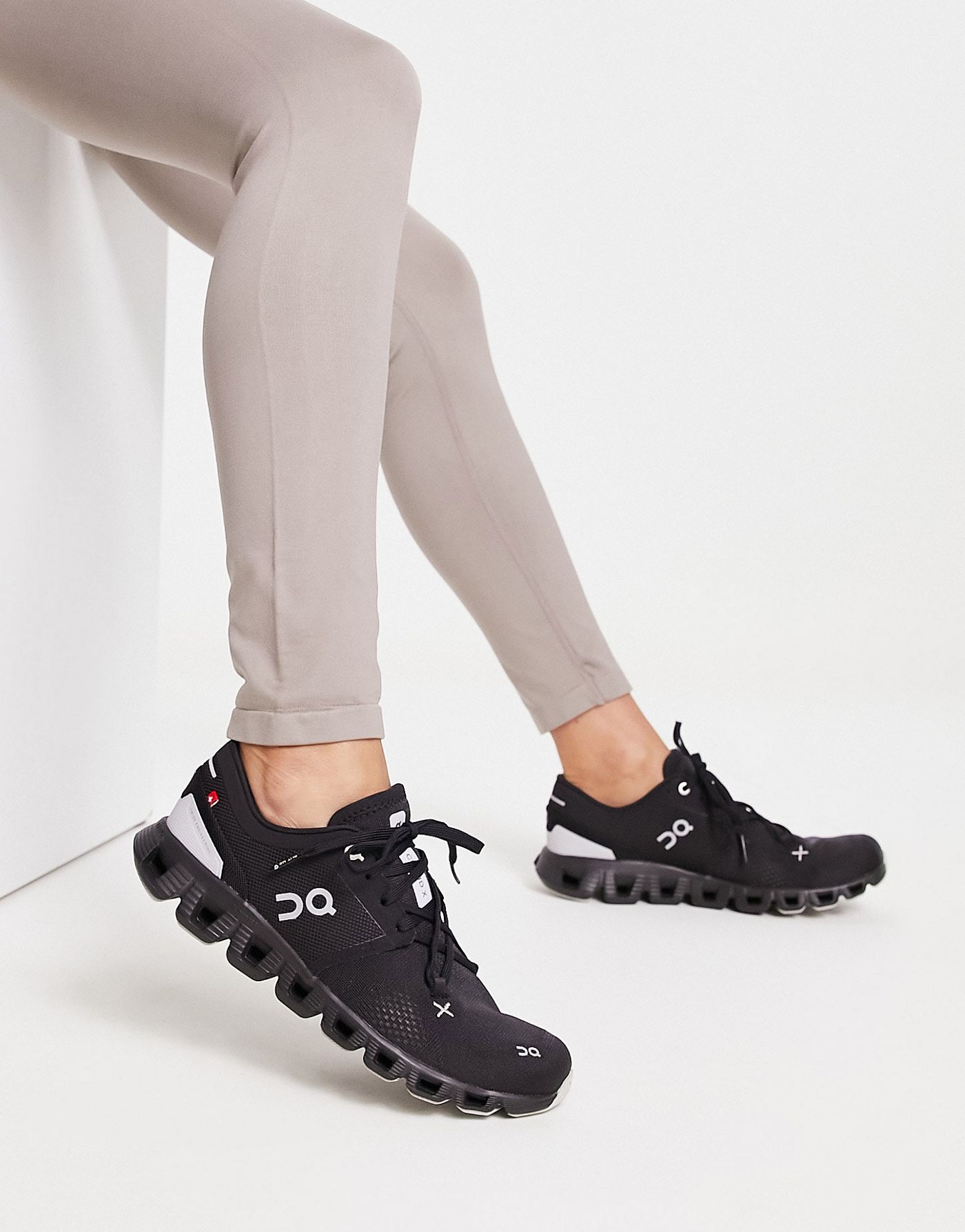 ON Cloud X 3 trainers in black