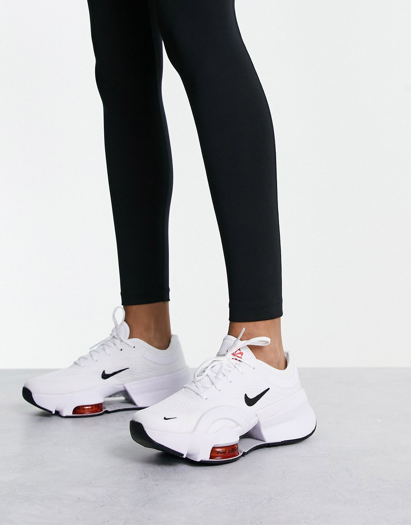 Nike Training Zoom Super Rep 4 in white