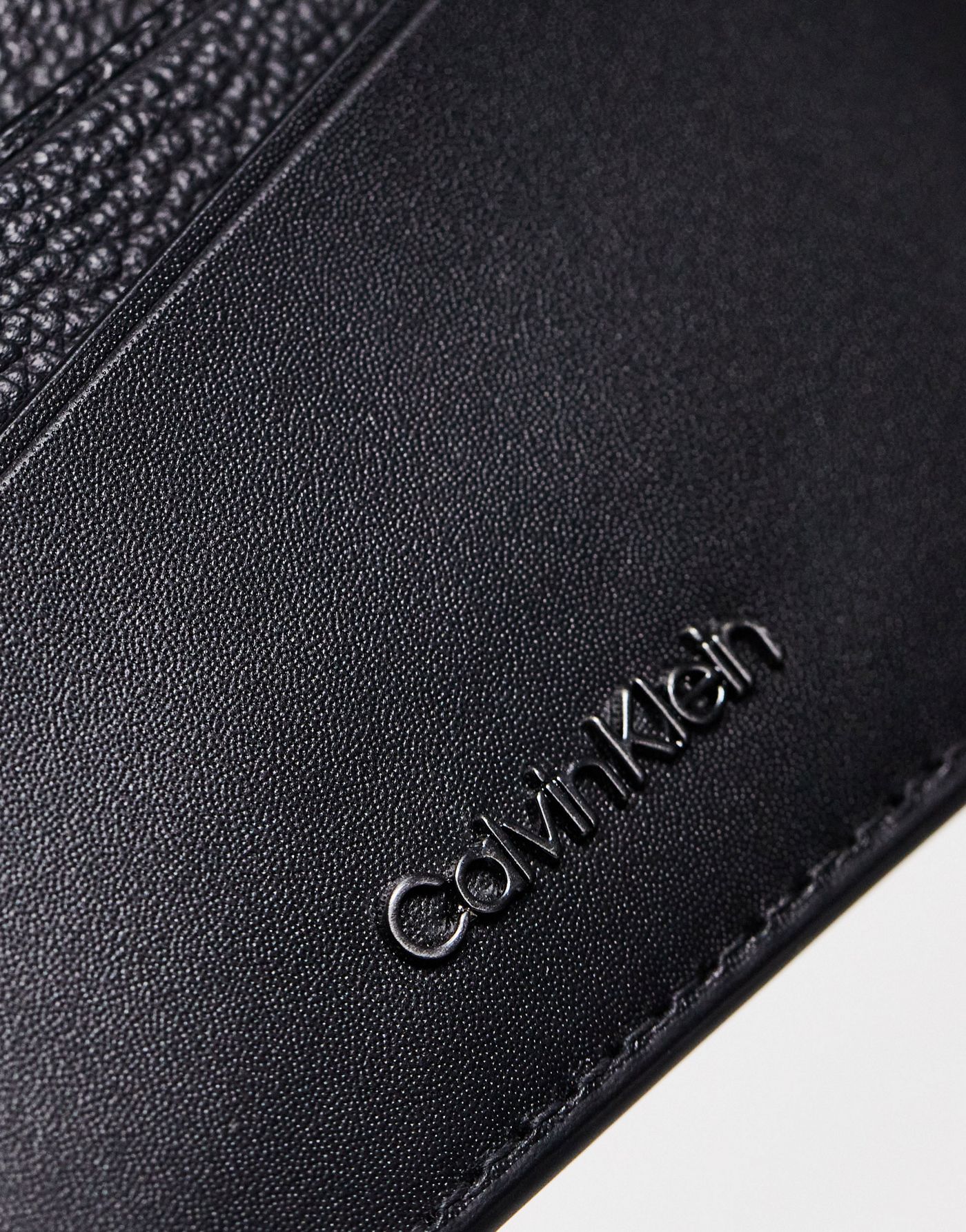 Calvin Klein diagonal cardholder in black