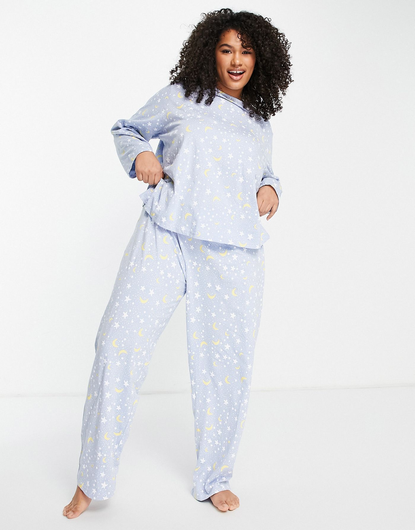 Pieces Curve pyjama set in moon & stars print