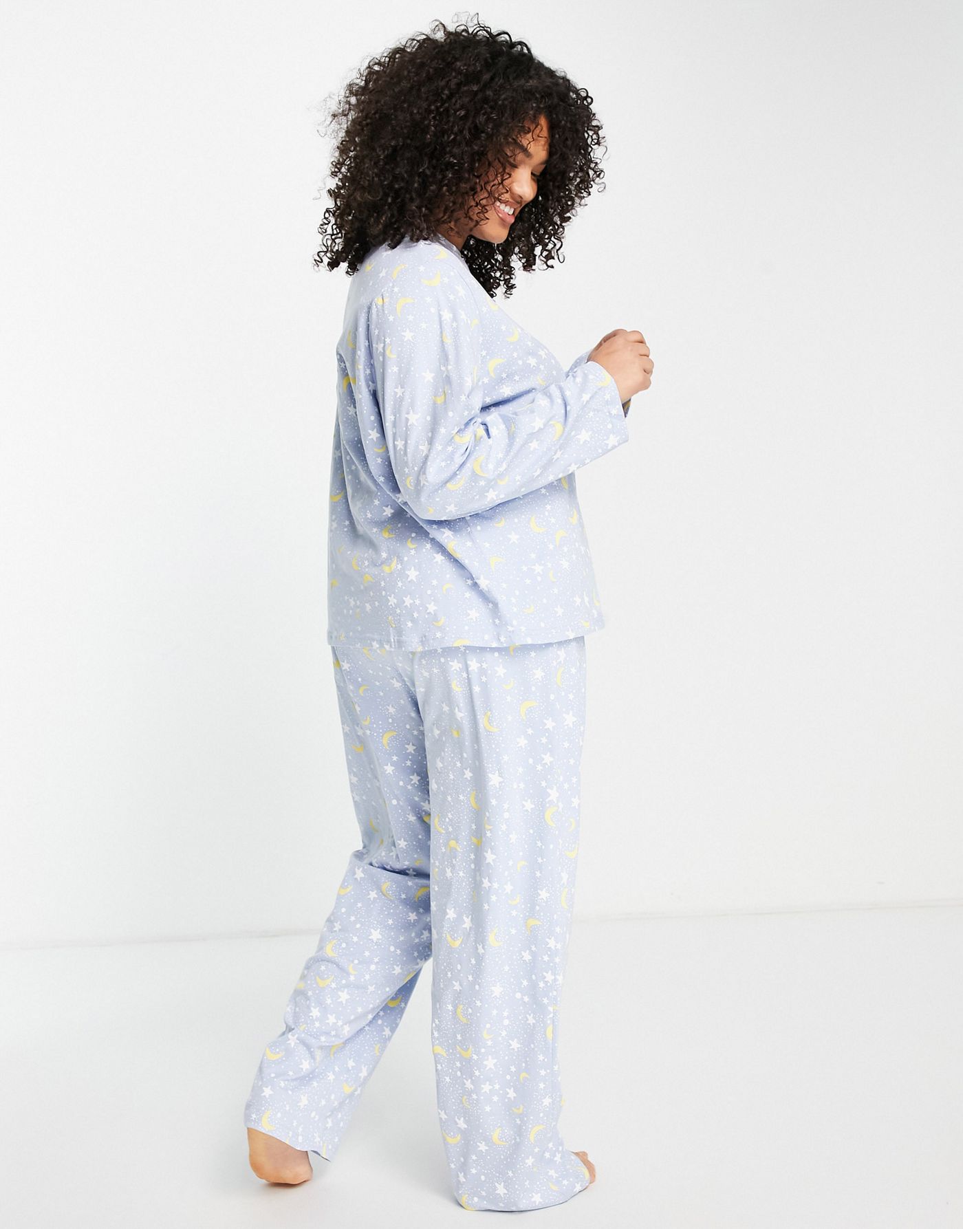 Pieces Curve pyjama set in moon & stars print