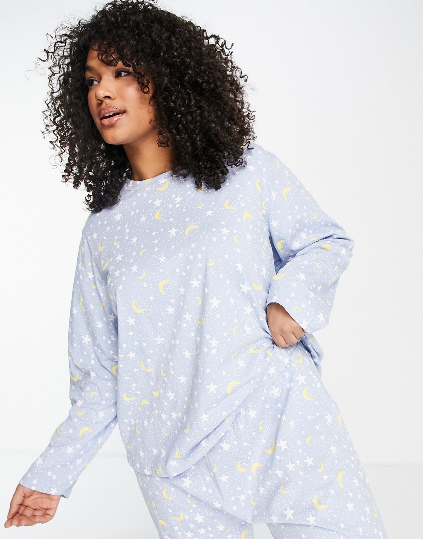 Pieces Curve pyjama set in moon & stars print