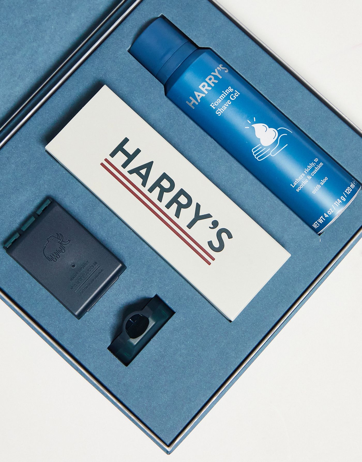 Harrys Mens Chrome Gift Set with 3 Razor Blades and Shave Gel