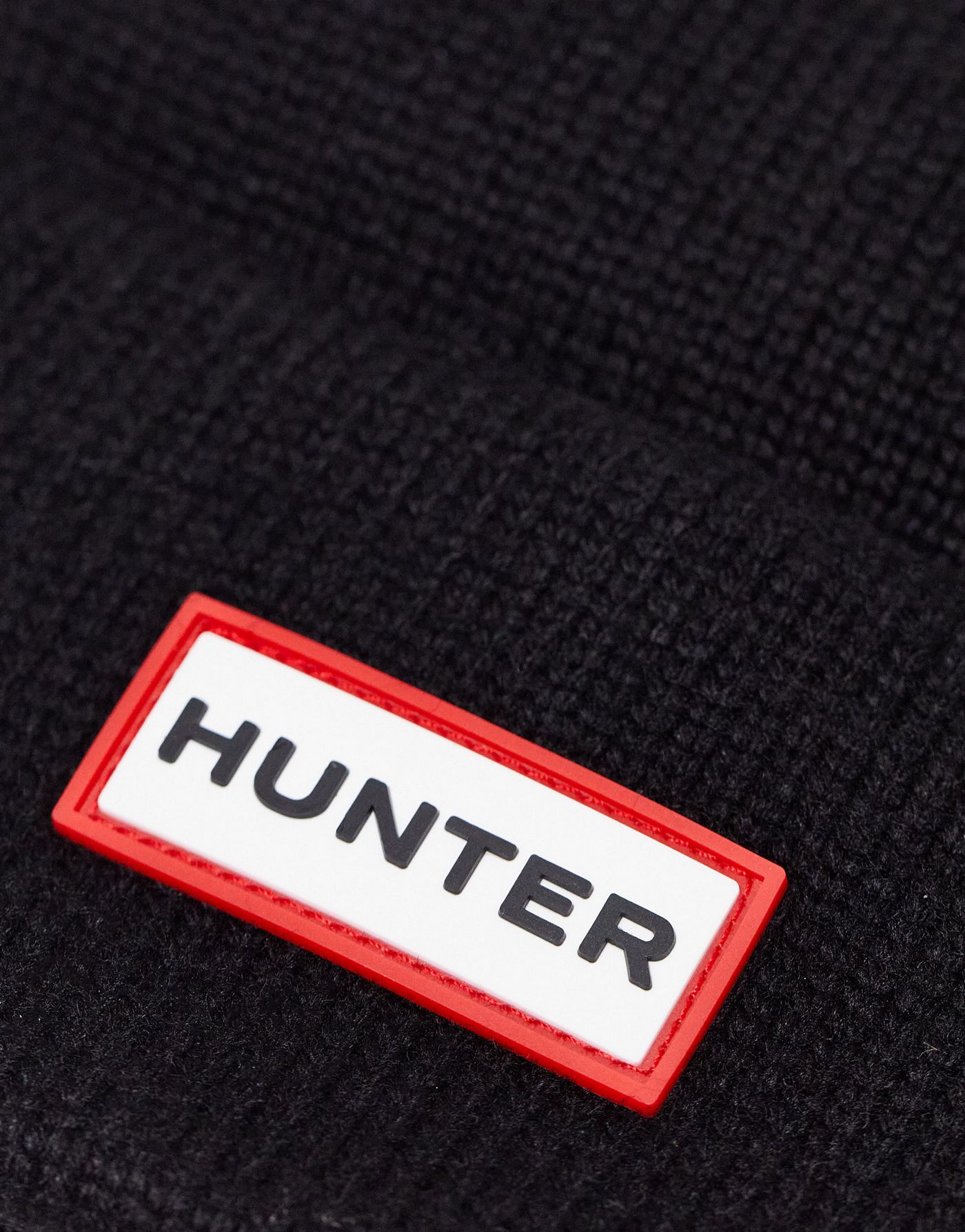 Hunter beanie with tab logo in black