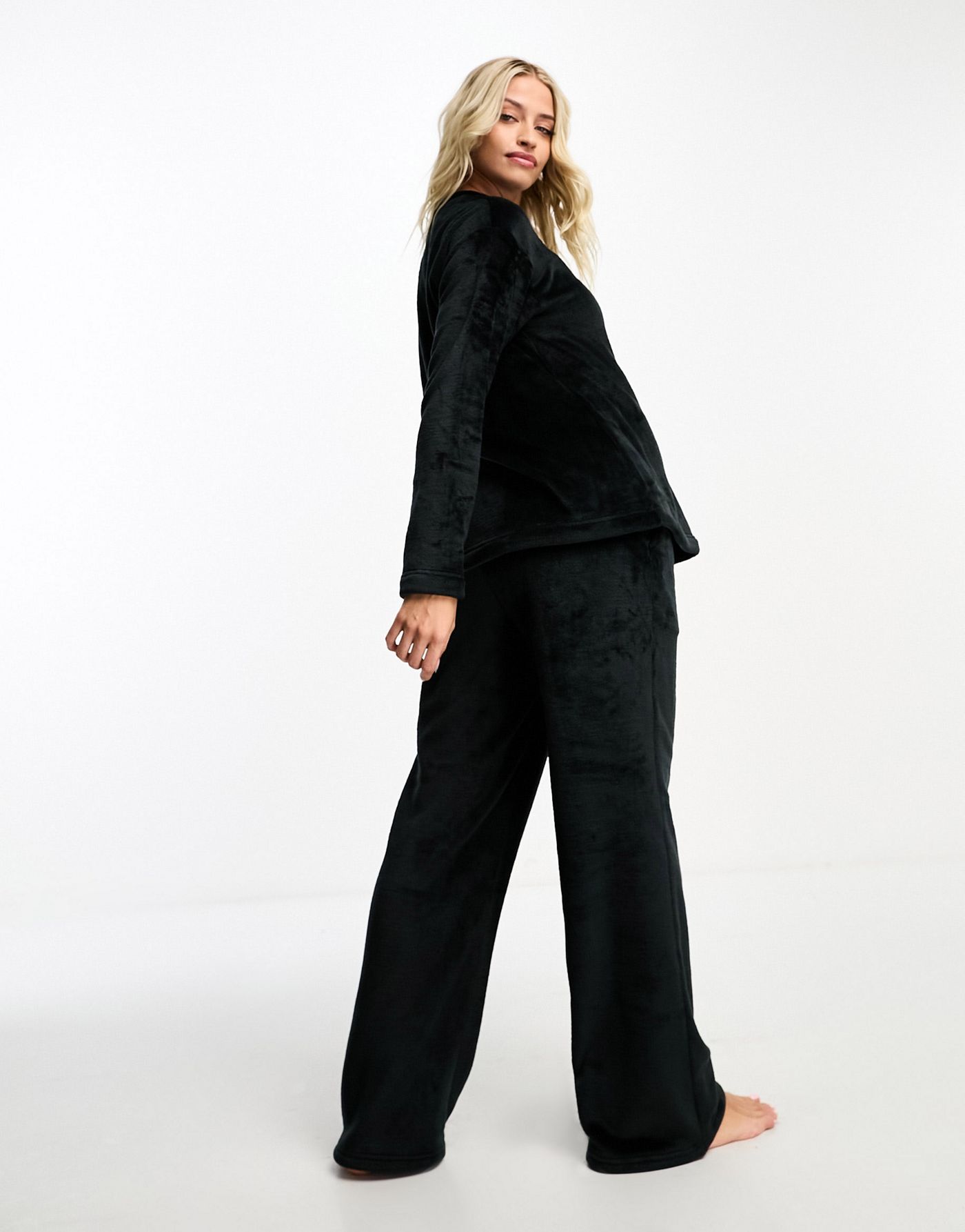 ASOS DESIGN Maternity exclusive lounge super soft fleece sweat & trouser set in black 